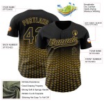 Maglia da baseball nera personalizzata con motivo 3D autentico sfumato e linee di design antico Maglia da baseball nera personalizzata con motivo 3D autentico sfumato e linee di design antico